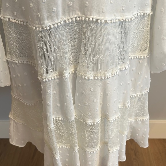 Elegant White V-Neck Dress - Picture 3 of 5